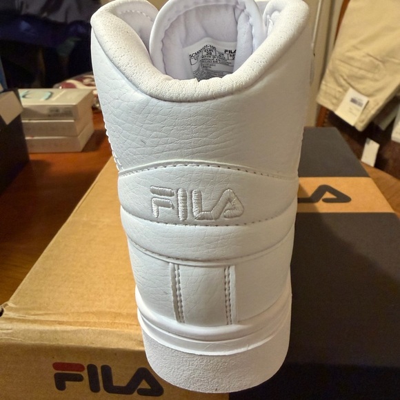 New in Box Women's Fila VULC 13 White High-Top Leather Sneakers Size 7 - Picture 5 of 10
